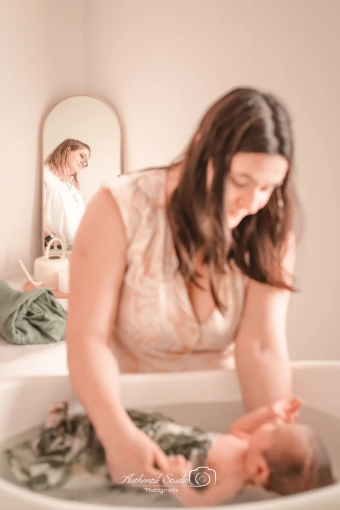 Séance de bain enveloppé MamatotoⓇ pour nouveau-né